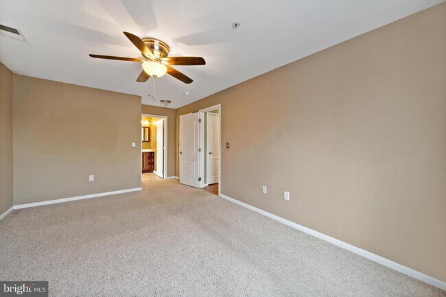 Building Photo - 12 Highbridge Ln