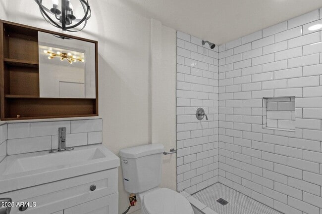 Building Photo - 325 N 18th Dr