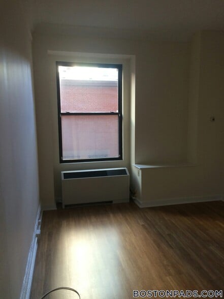 Building Photo - 62 Boylston St