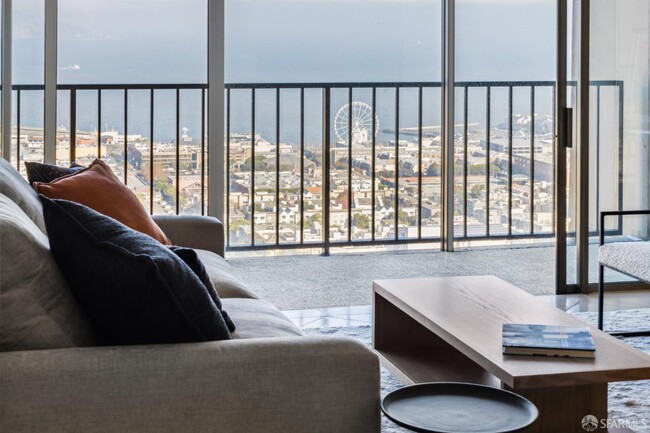 Building Photo - 999 Green St