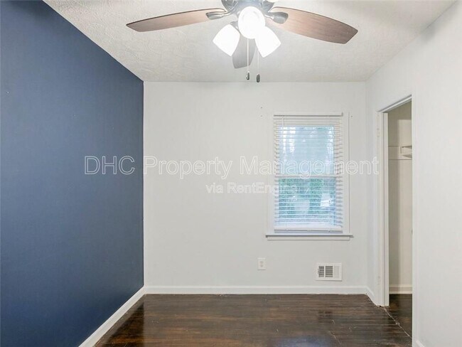 Building Photo - 161 Larose Cir SE