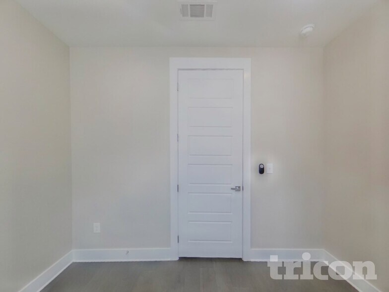 Building Photo - 209 S Village Way