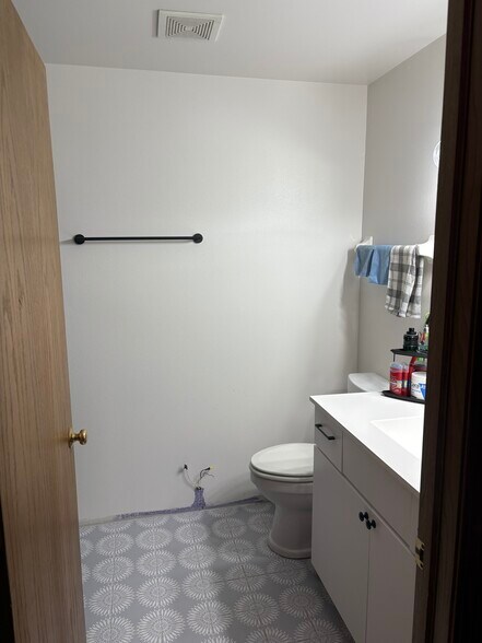 Building Photo - 5 High Point Woods Dr