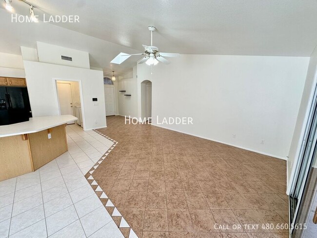 Building Photo - 654 W Country Estates Ave