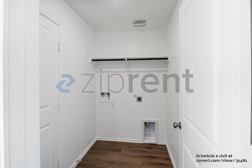 Building Photo - Unit