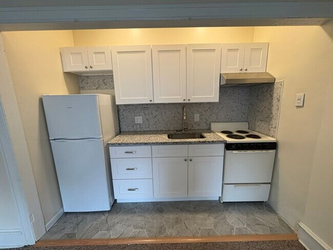 Building Photo - Comfortable 1-Bedroom Apartment Ready for Move-In