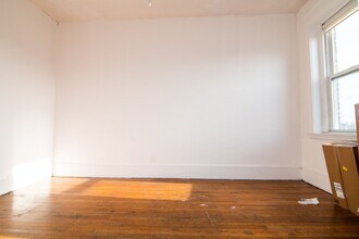 Building Photo - Great BU two bedroom, high ceilings, great living room