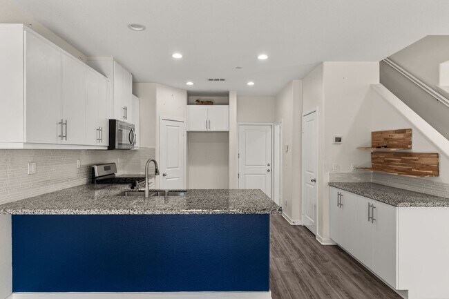 Building Photo - Beautiful Home in Hyde Park Community