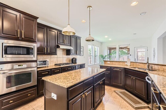 Building Photo - 4349 Green Tree Dr