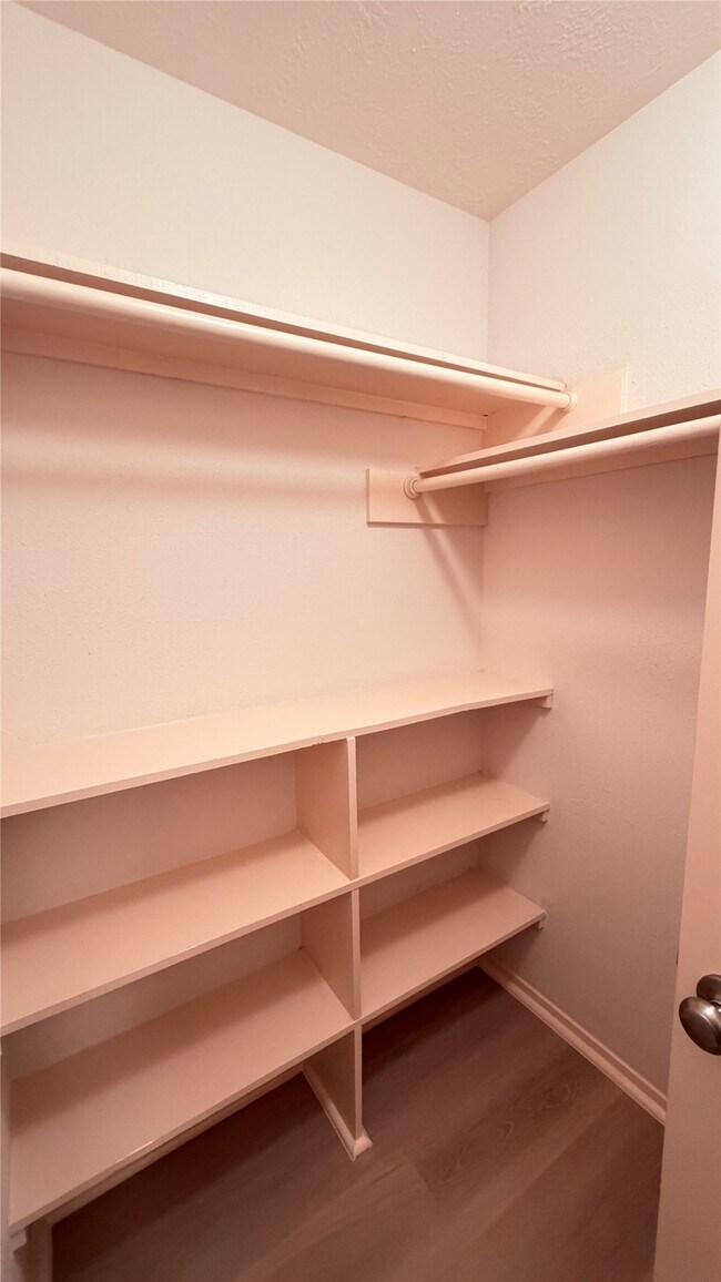 Building Photo - 10555 Turtlewood Ct