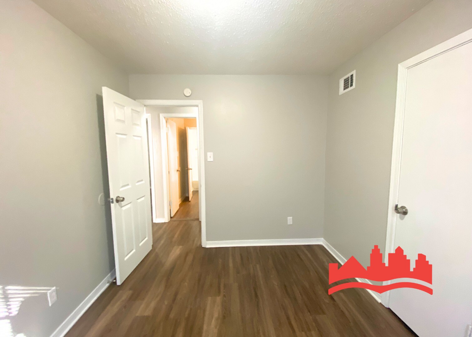 Building Photo - Welcome to 718 Northaven!