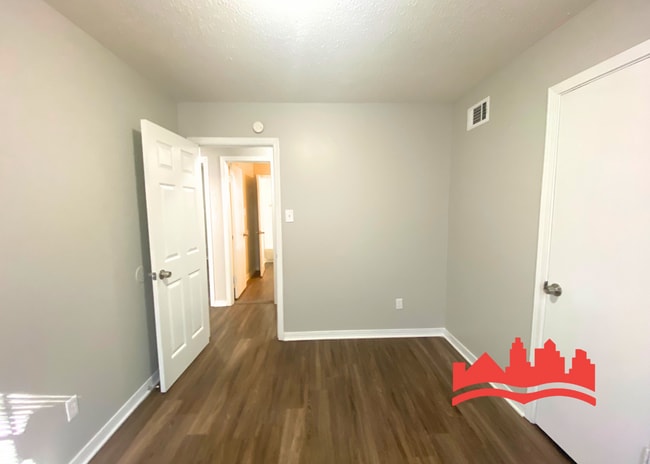 Building Photo - Welcome to 718 Northaven!