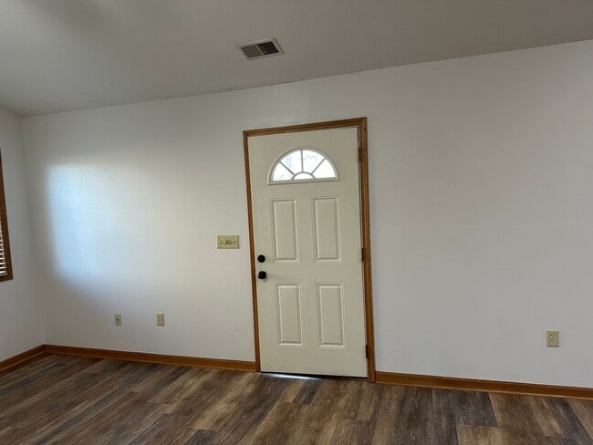 Building Photo - GREAT FAMILY HOME!