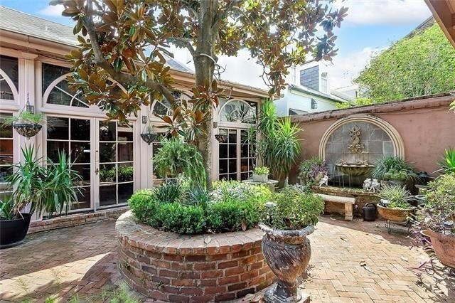 Building Photo - 822 Ursulines Ave