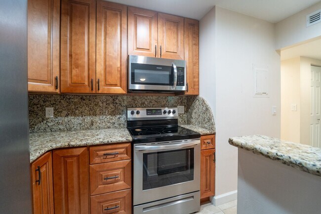 Building Photo - 2BR/2BA Condo in the Desirable Conquistador