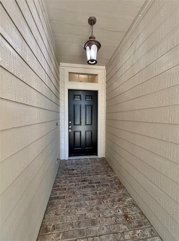 Building Photo - 5939 Waterford Dr