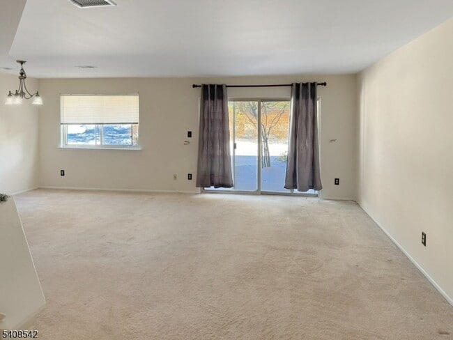 Building Photo - 172 Drake Ln