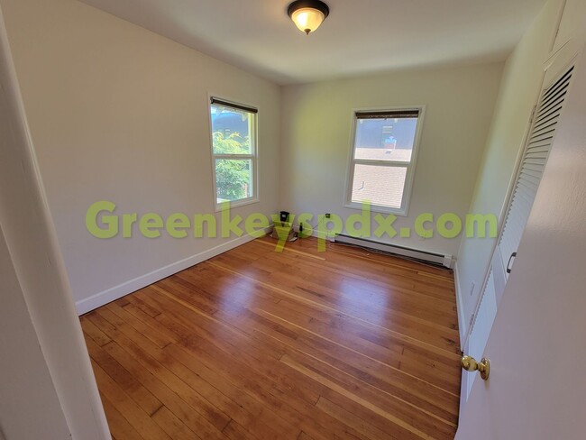 Building Photo - Awesome 3-Bedroom 1.5-Bathroom House in Ho...