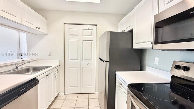 Building Photo - 2807 Veronia Dr