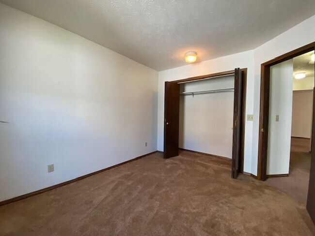 Building Photo - 5 N Chillicothe St