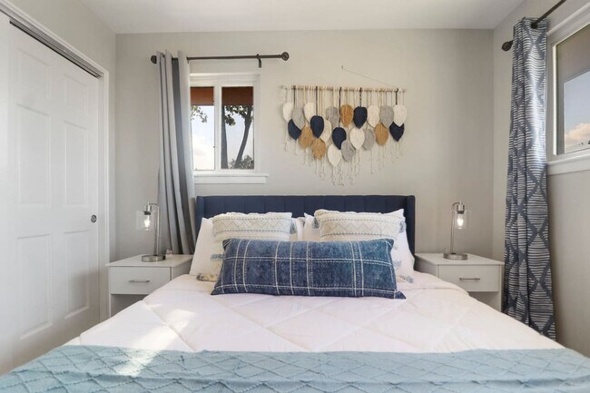 Building Photo - 207 N Beverly St