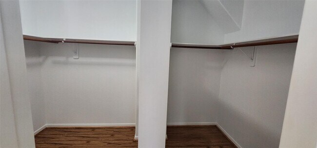 Building Photo - 9710 Fieldbloom Ln