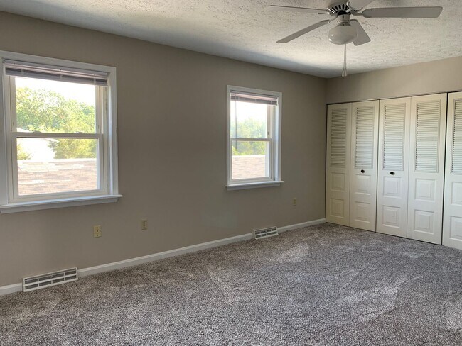 Building Photo - CONTRACT PENDING!!Spacious 2-story, 3 bed/...