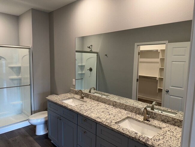 Building Photo - 3 Bed 3 Bath Home