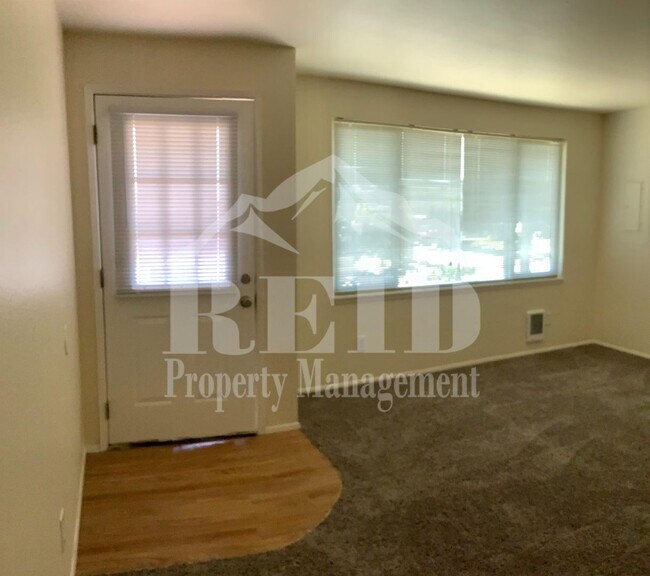 Building Photo - 1054 Callahan Dr