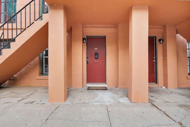 Building Photo - Downtown Savannah Condo for Rent