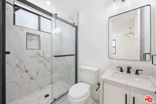 Building Photo - 926 17th St