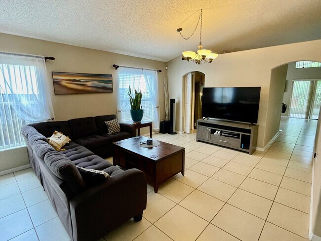 Building Photo - Modern 4-Bed, 2-Bath Solar-Powered Home Near UCF