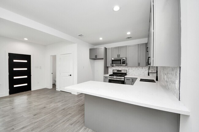 Building Photo - 7412 Carver Rd