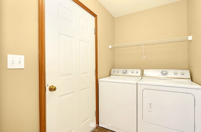 Building Photo - 18641 NE 55th Way