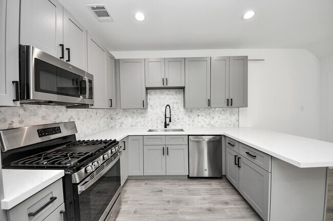 Building Photo - 7412 Carver Rd