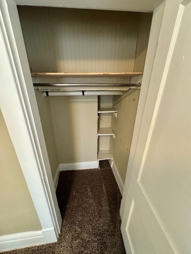 Building Photo - 2542 Glen Echo Dr