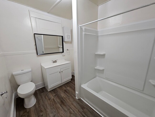 Building Photo - 397 Gilmore St