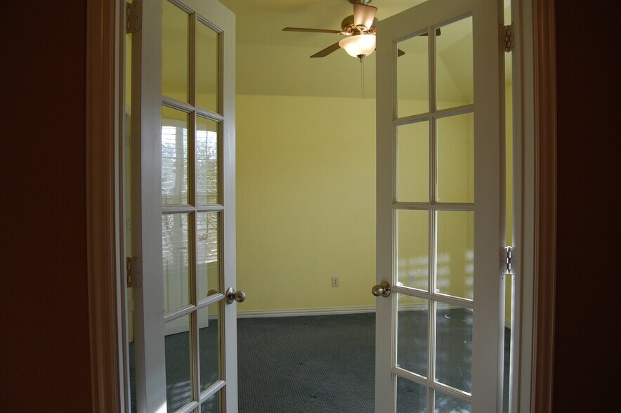 Building Photo - 706 Cedar Cove Dr