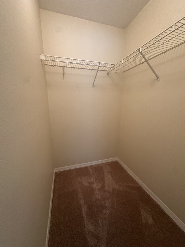 Building Photo - Charming 2 bedroom, 2 bathroom end unit
