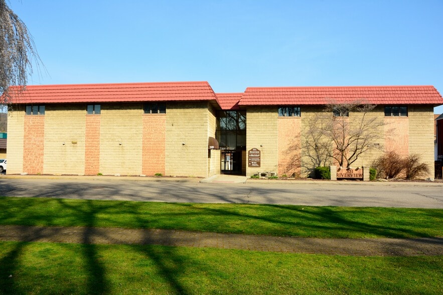 Building Photo - 301 E 1st Ave