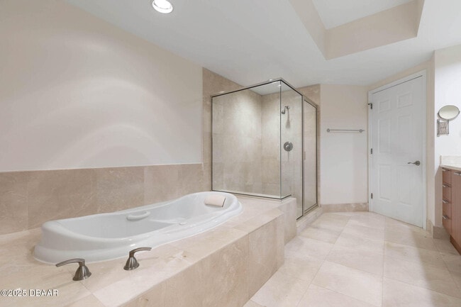 Building Photo - 231 Riverside Dr