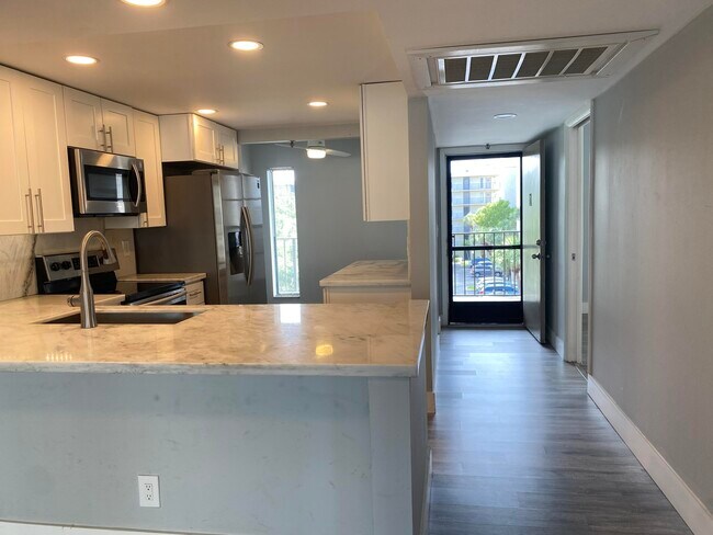 Building Photo - 20 Royal Palm Way