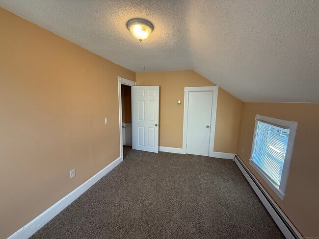 Building Photo - 10 Wilford Ct