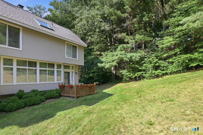 Building Photo - 10 Partridge Ct