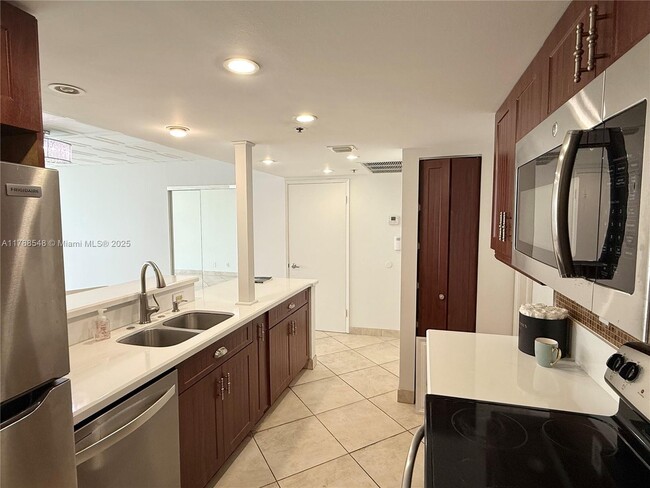 Building Photo - 1717 N Bayshore Dr