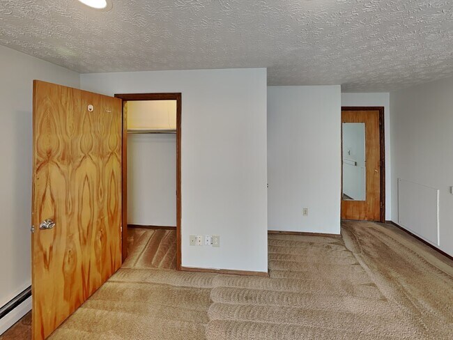 Building Photo - 120 E 13th Ave