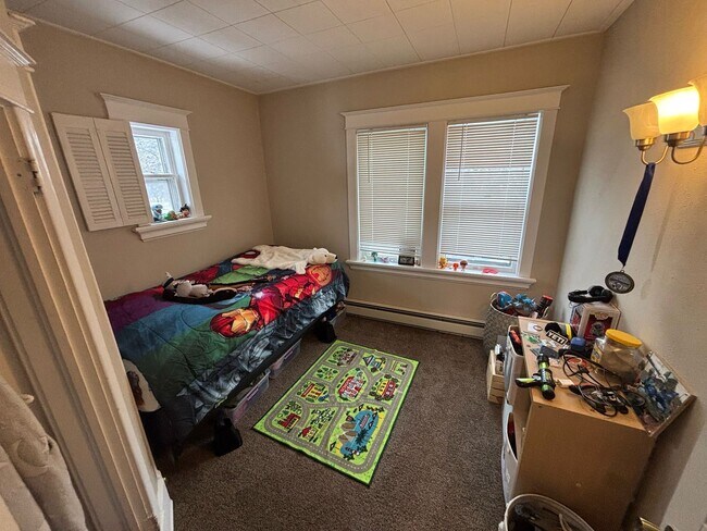 Building Photo - Duluth MN - Single Family Home - 4 Bed - 2...