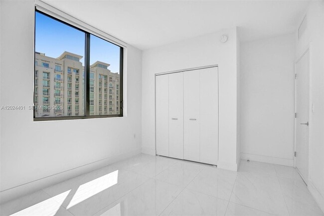 Building Photo - 301 Altara Ave
