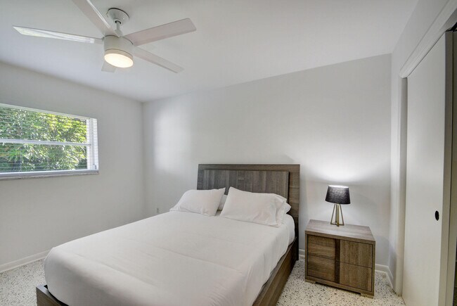 Building Photo - 1171 Bimini Ln