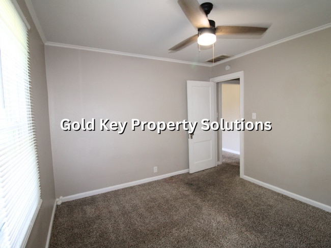Building Photo - Cute 2 BR 1 BA Meadowbrook House with Cent...